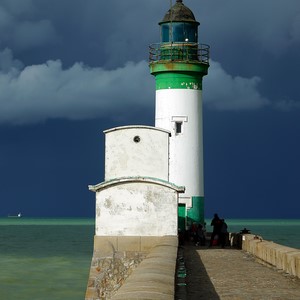 Phare du Tréport en couleurs contrastées - France  - collection de photos clin d'oeil, catégorie rues